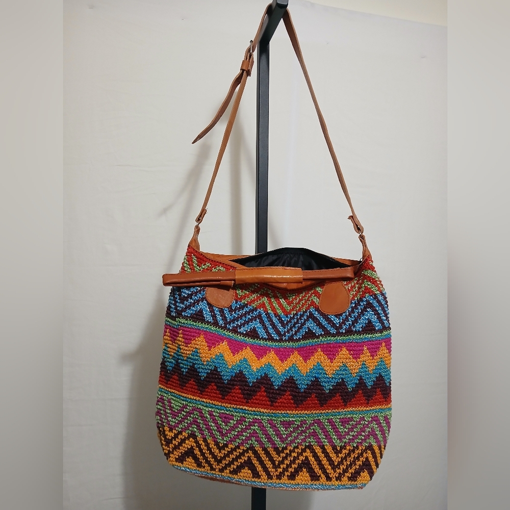Bamboo Threads Colorful Patterned Shoulder Bag - Picture 4 of 4